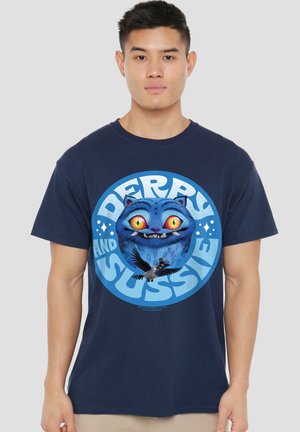 NETFLIX, KPOP DEMON HUNTERS DERPY AND SUSSIE BADGE - Print T-shirt - dark blue