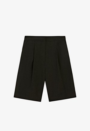 Zwarte, op maat gemaakte knie- tot bovenknielange shorts met voorplooien en zijzakken, voorzien van een platte tailleband en gestructureerde stof.