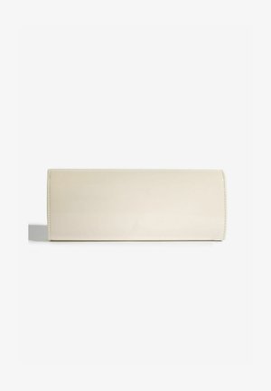 Geantă tip clutch cilindrică de culoare crem, cu finisaj neted din piele lacuită și design minimalist, cu margini curate și fără elemente vizibile de metal.