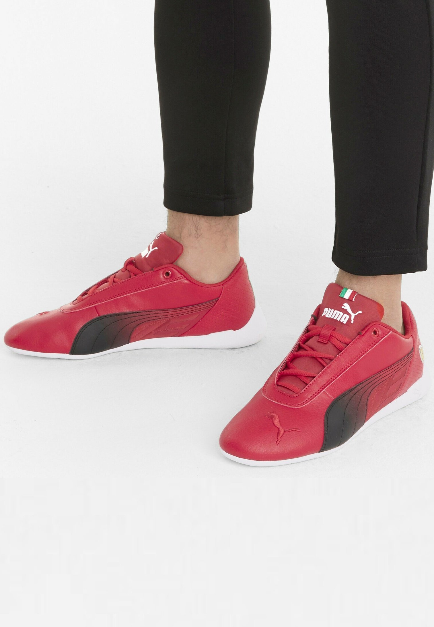 Puma FERRARI R-CAT MOTORSPORT - Scarpe da fitness - rosso corsa-puma black/ rosso - Zalando.it