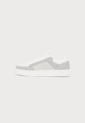 Armani Exchange, LONDON - Tenisky - off white