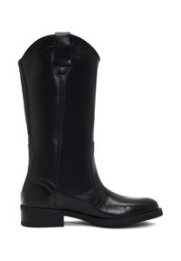 Stivali da cowboy in pelle nera con punta rotonda, altezza a metà polpaccio, tacco impilato e sottili dettagli di cucitura sui lati.