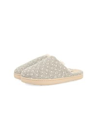 Zapatillas grises con textura acolchada y lunares blancos, con un interior suave y suela de goma beige para mayor agarre.