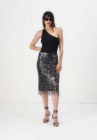 Pinko PASSAPAROLA PAILLETTES E CRISTALLI - Pouzdrová sukně - multi-bluette/nero/azzurro
