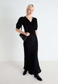 GAP HENLEY PUFF - Lihtne T-särk - true black