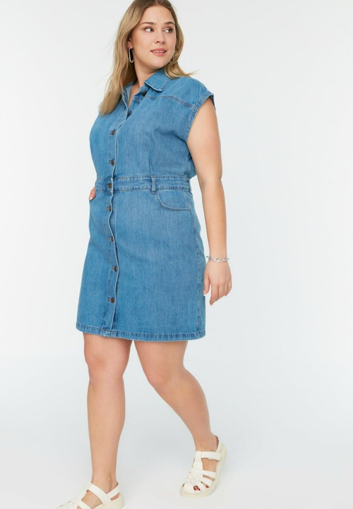 Trendyol Curve PLUS SIZE - Denim dress 