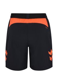 Svarta idrottsshorts med ljusa orange detaljer på midjan och sidorna, med en liten "BEECOOL"-text på högra bakdelen.