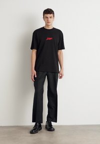 HUGO Μπλουζάκι με στάμπα - black