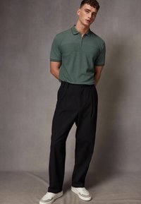 Next ZIP NECK SMART REGULAR FIT - Poloshirts - dark green