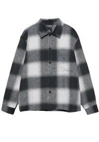 Crno-bijela flanel košulja na preklop s dugim rukavima, zatvaranjem na gumbe sprijeda i klasičnim ovratnikom. Mekana tekstura i upečatljiv uzorak.