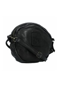 Bolso cruzado redondo de cuero negro con cierre de cremallera, correa plana y detalle de ancla grabado en la parte frontal. Textura suave, diseño casual.