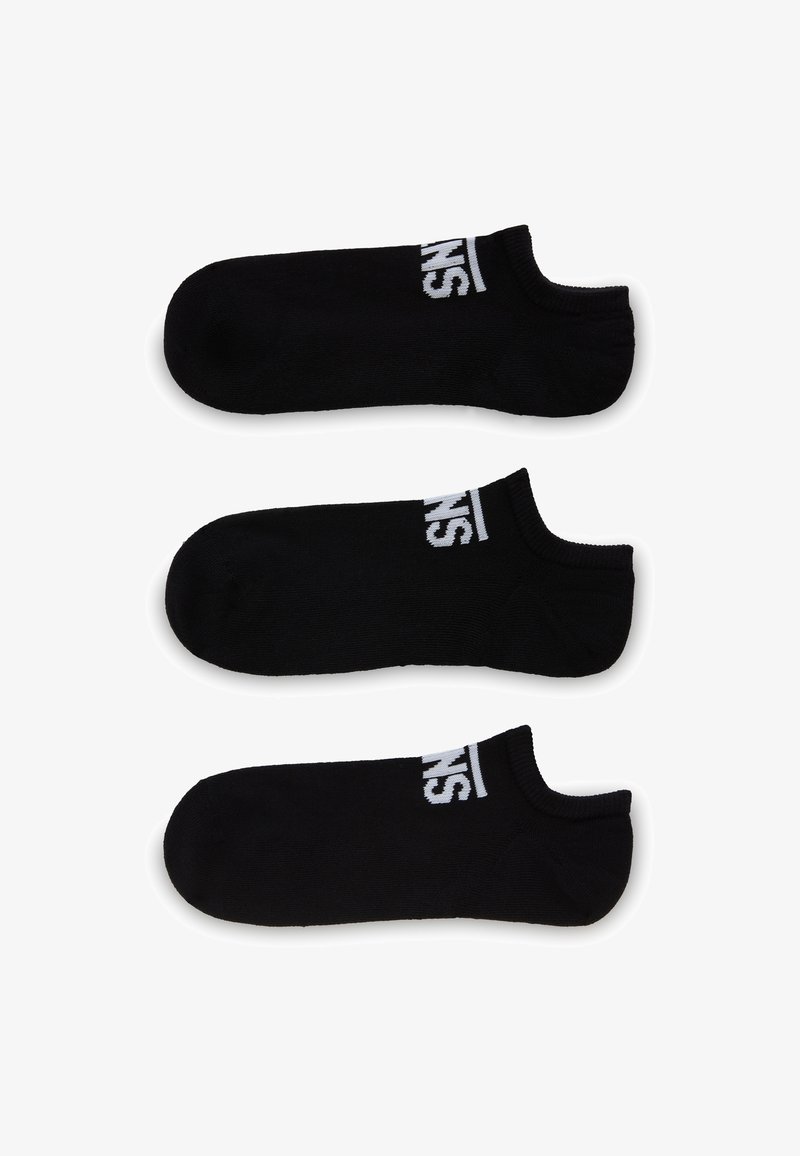 Chaussettes noires à la cheville au design uni, avec un logo blanc sur la bande. Le tissu semble doux et extensible. Trois paires sont exposées.