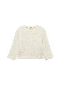 Lekki, krótki sweter w kolorze off-white, z fakturowanym wzorem dzianiny i szerokimi, trzyczwartowymi rękawami. Okrągły dekolt i luźny krój.