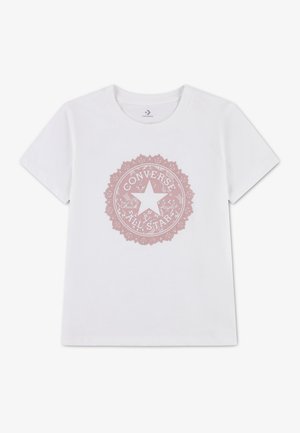 T-shirt blanc à manches courtes avec logo circulaire rose Converse All Star et motif étoile centré sur le devant.