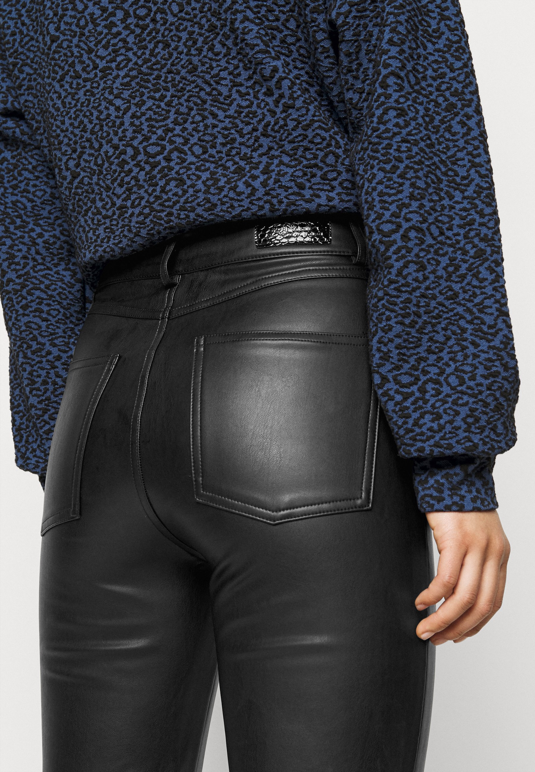 Petite Bikerbroek van Imitatieleer - Mode voor kleine vrouwen