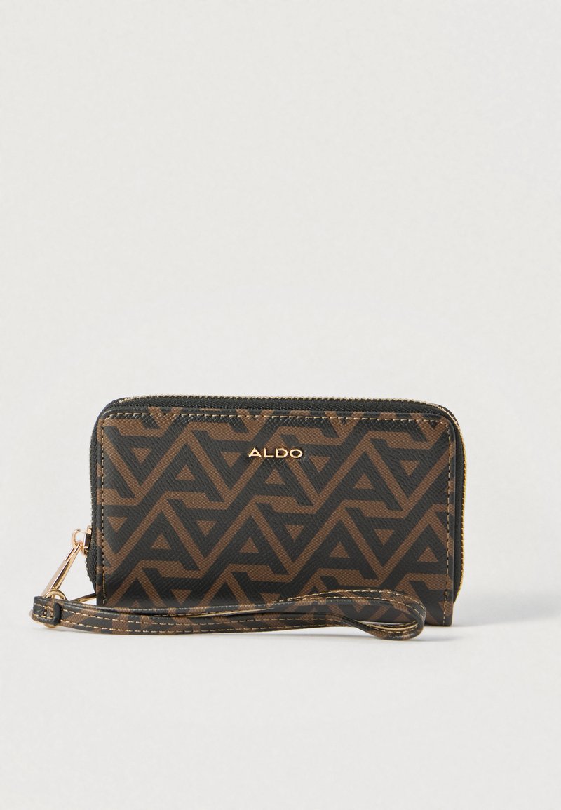 Portefeuille marron et noir avec un motif géométrique, doté d'une fermeture éclair et d'une sangle pour poignet, avec le logo ALDO embossé sur le devant.