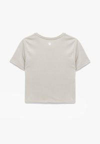 T-shirt grigio chiaro a maniche corte, design cropped con scollo rotondo. Tessuto morbido con un piccolo logo stampato sulla schiena.