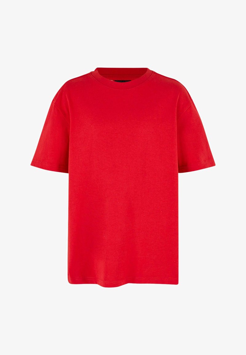 Červené bavlněné tričko s klasickým kulatým výstřihem, krátkými rukávy a volným střihem. Hladká textura, bez vzorů nebo ozdob.
