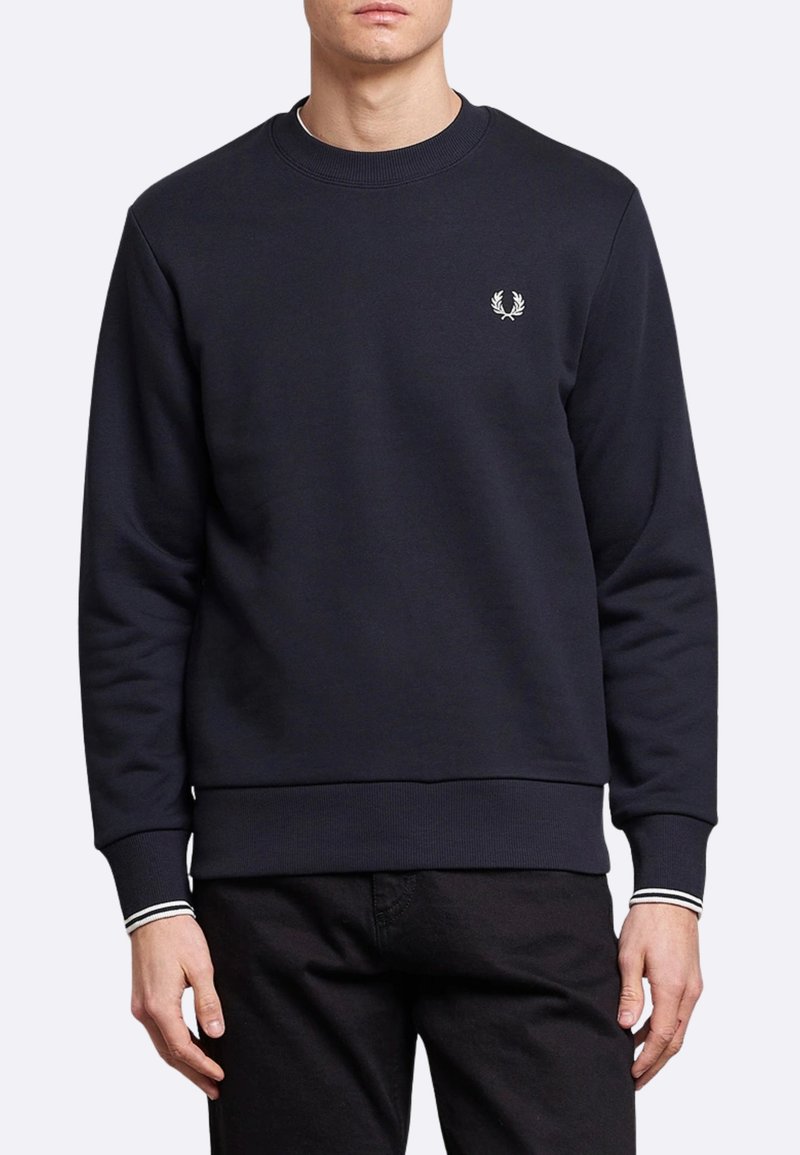 Felpa blu navy realizzata in tessuto di cotone, presenta un collo a giro, polsini e orlo a costine, con un piccolo logo ricamato sul petto.