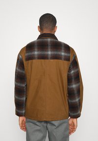 Carhartt WIP HIGHLAND JACKET - Casaco leve - hamilton brown