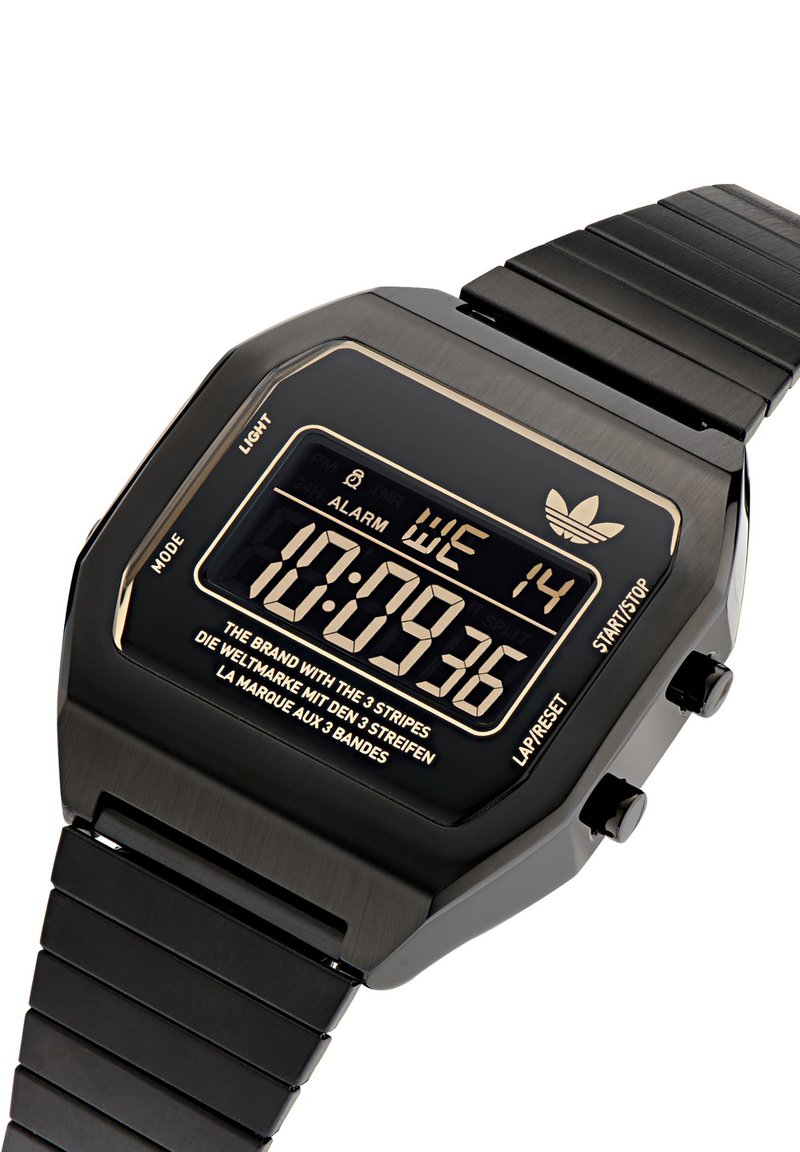 Digitale Uhr mit einem Gehäuse und Armband aus schwarzem Edelstahl, ausgestattet mit einem markanten schwarzen Ziffernblatt und goldenen Akzenten auf dem Display und den Tasten.