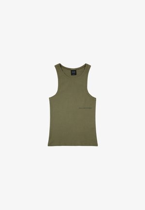 Λαδί ριπ αμάνικο μπλουζάκι με φαρδιές τιράντες, στρογγυλή λαιμόκοψη και μικρό τυπωμένο λογότυπο στο αριστερό στήθος. Μίγμα από βαμβάκι.