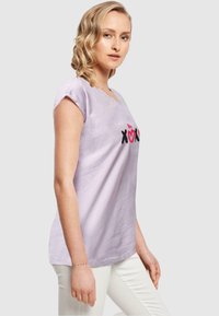 Merchcode VALENTINES DAY - XOXO EXTENDED SHOULDER  - T-shirts med print - lilac