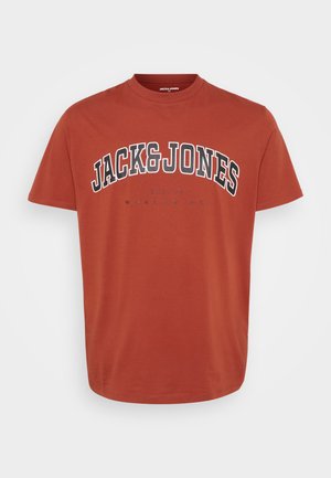 Rostfarbendes Baumwoll-T-Shirt mit rundem Halsausschnitt, kurzen Ärmeln und einem großen "JACK&JONES"-Grafikdesign in Schwarz und Weiß. Normale Passform.