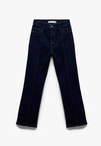 Jeans de mezclilla azul oscuro con un diseño de pierna recta, cinco bolsillos y un sutil pespuntado a lo largo de las costuras.