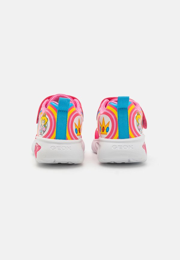 LIGHT UP NINTENDO ASSISTER GIRL - Trainers - fuchsia3