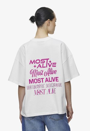 MEI HEAVY OVERSIZED TEE - Print T-shirt - white