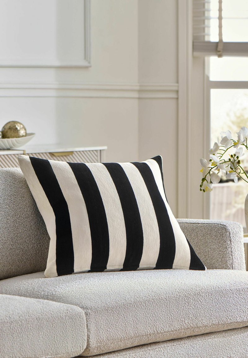 Next 59X59CM CHENILLE STRIPE UNISEX - Dekokissen - black white/schwarz
