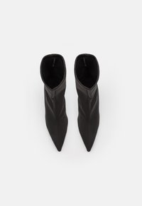 monki bottines