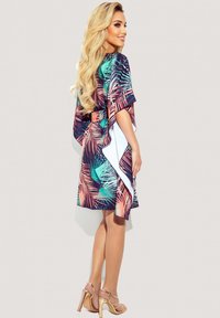 Chelsea Clark MINI SLEEVES LOOSE CUT - Denné šaty - blue multi coloured
