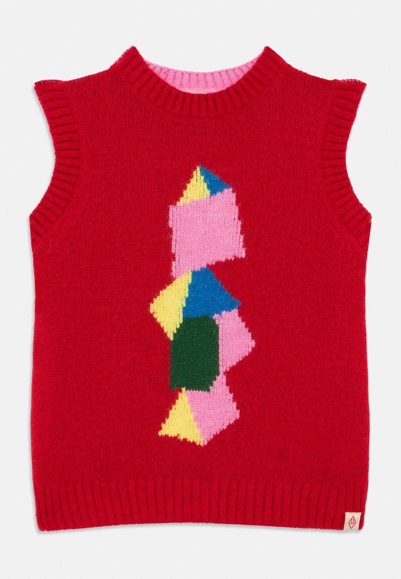 Czerwona dzianinowa kamizelka bez rękawów z prążkowanymi krawędziami i centralnym, kolorowym geometrycznym wzorem w różowe, żółte, niebieskie i zielone kształty.