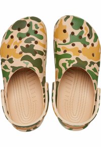 Crocs CLASSIC UNISEX - Badesandaler - chai   tan