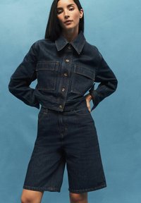 Next LONGLINE - REGULAR FIT - Džinsiniai šortai - dark blue