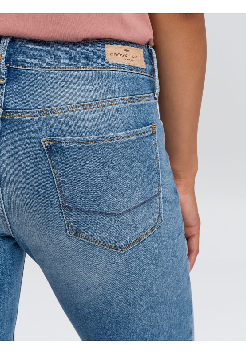 Cross Jeans Rose - Jean Femme Taille Haute 82% Coton Coupe Droite