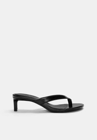 PULL&BEAR Šľapky na opätku - black