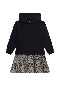 Schwarzes Hoodie-Oberteil mit einer Kängurutasche, kombiniert mit einem hellgrünen Rock mit Rüschen im schwarz-gefleckten Leopardenmuster.