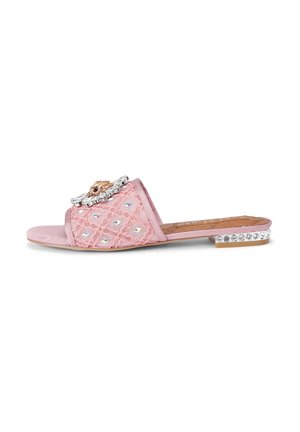 Sandalo slip-on rosa con tomaia testurizzata, decorata con rhinestones scintillanti e un accento floreale, caratterizzato da un tacco basso a blocco con ornamenti.