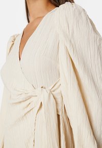 Bubbleroom AXELLE mleczny