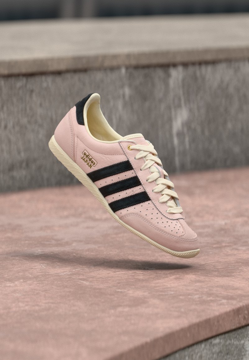 adidas Originals JAPAN sandy pink/core black/gold-coloured metallic/light pink