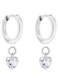 Ein Paar silberne Stahlcreolen mit abnehmbaren klaren herzförmigen Edelstein-Anhängern.