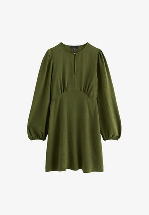 Abito verde oliva con scollatura rotonda, dettaglio dei bottoni e maniche a palloncino. Realizzato in un tessuto strutturato, aderente in vita con gonna svasata.