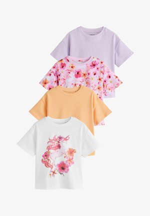 Fire T-shirts med korte ærmer i lavendel, pink blomstermønster, fersken og hvid med pink enhjørning og blomsterdesign på fronten.