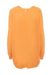 Maglione arancione oversize con scollatura rotonda, spalle scese e polsini a costine. Tessuto liscio, design semplice, senza motivi visibili.