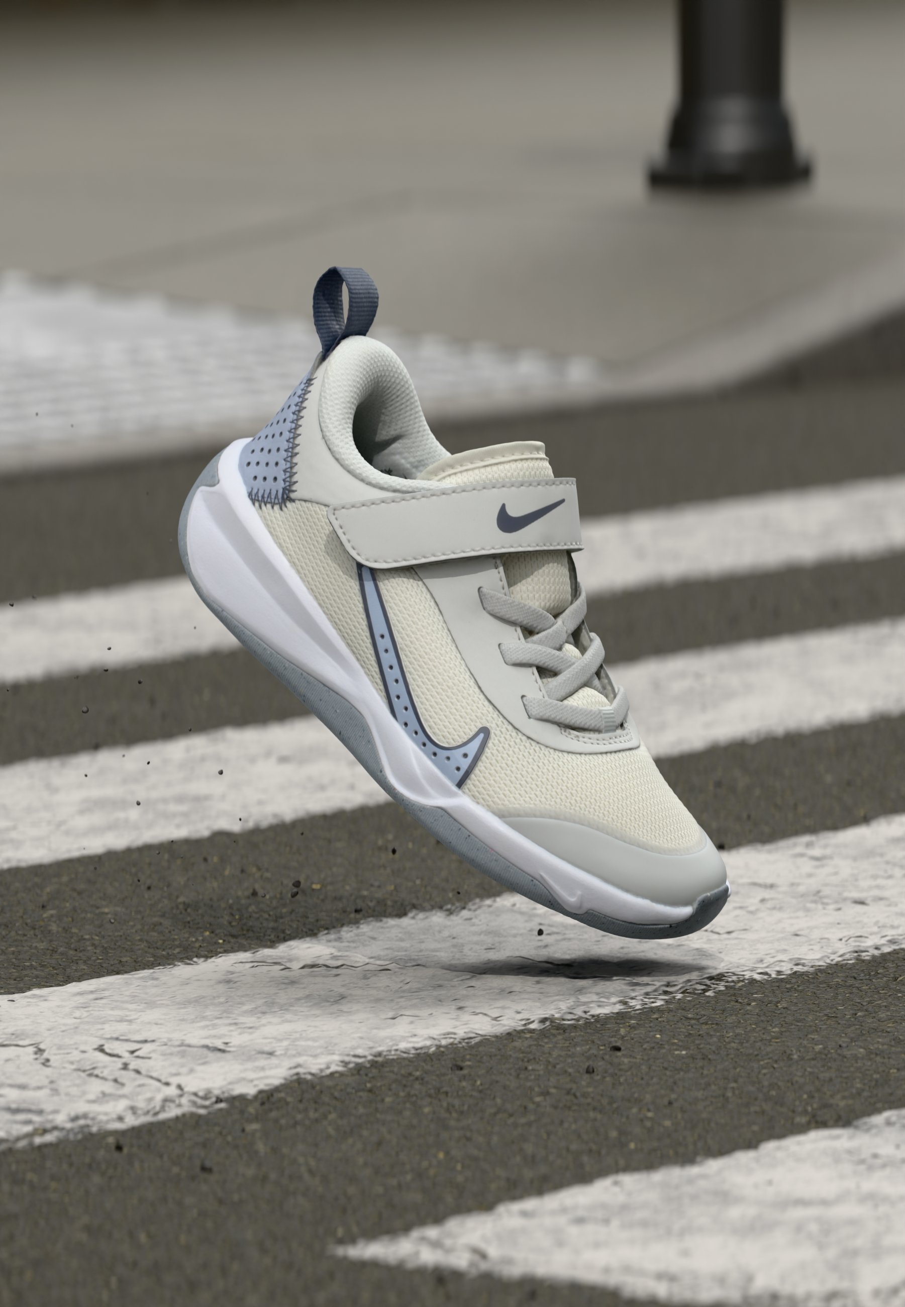 grey nike free run velcro