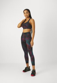 Sweaty Betty POWER MEDIUM SUPPORT BRA - Vidutiniškai krūtinę prilaikanti sportinė liemenėlė - black