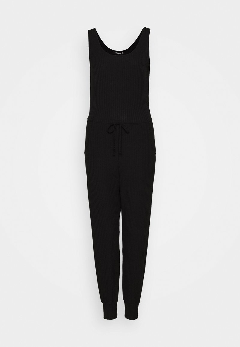 Czarny prążkowany kombinezon z okrągłym dekoltem, dopasowanym korpusem, sznurkiem w talii i zwężanymi mankietami na kostkach. Wykonany z miękkiego, elastycznego materiału.